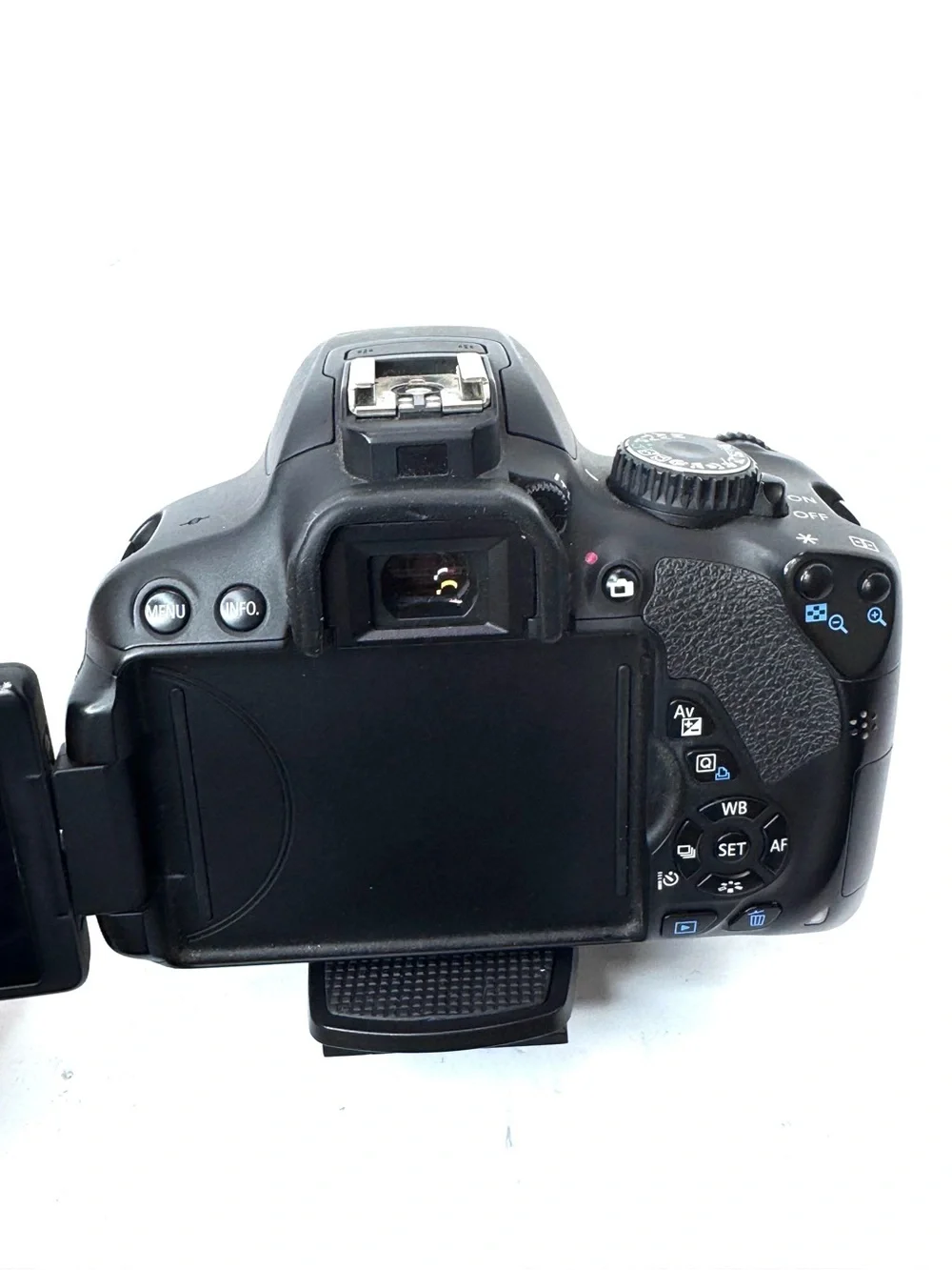 Canon EOS Rebel T4i / EOS 650D DSLR Camera with Canon EF-S 18-55mm Lens